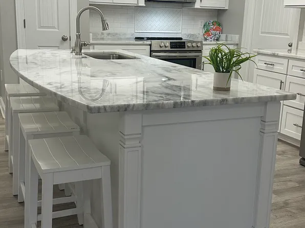 300 Gateway Dr, Surf City, NC