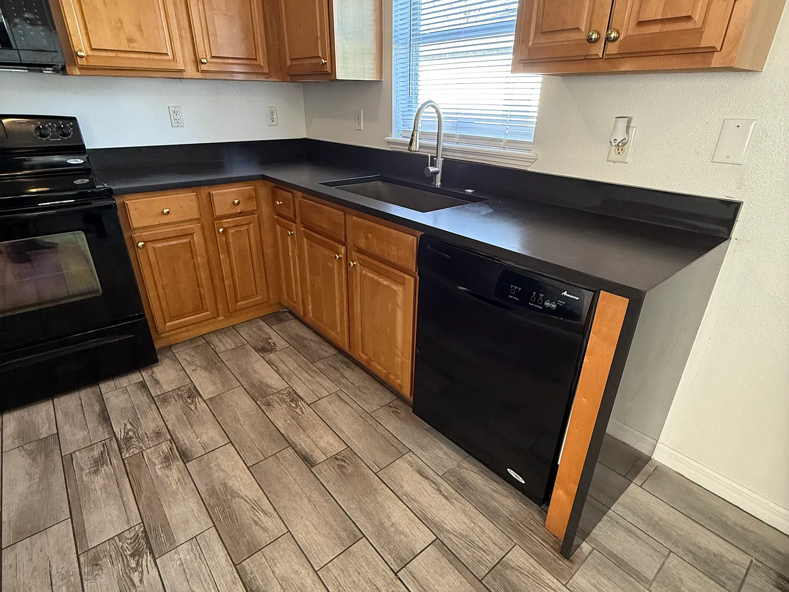 3 bed, 1200 sqft, $2,000 — Photo 3