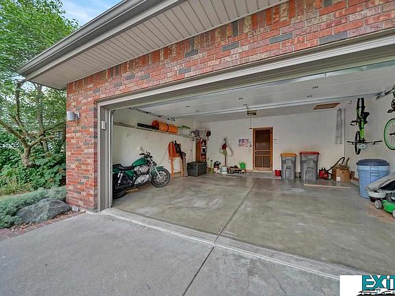 5th image of 5937 Woodstock Ave