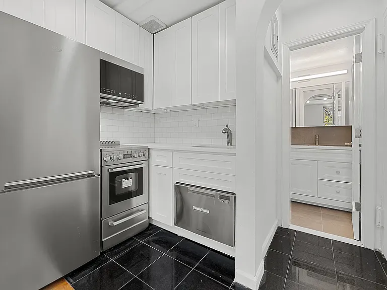224 Sullivan St #B41 — Photo 5