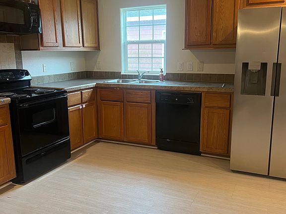 4th image of 110 Stoneridge Dr