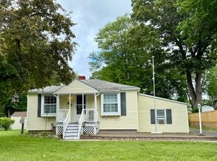 60 Silver Lake Dr, Agawam, MA 01001