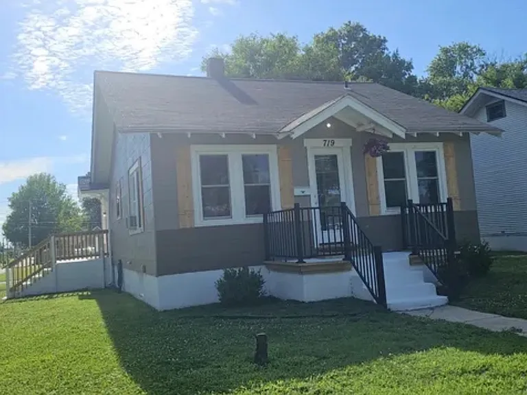 719 S Market St — Photo 1
