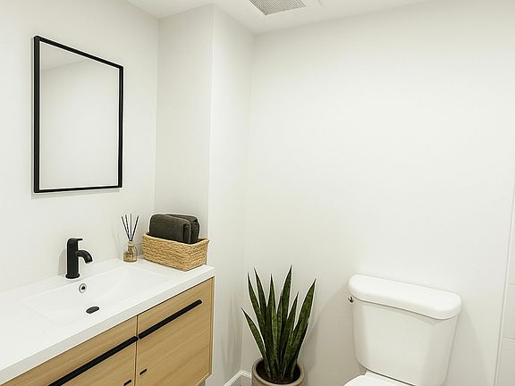 5th image of 3939 Ventnor Ave APT A1