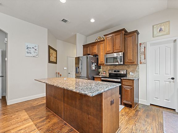 5th image of 1000 Longhorn Dr
