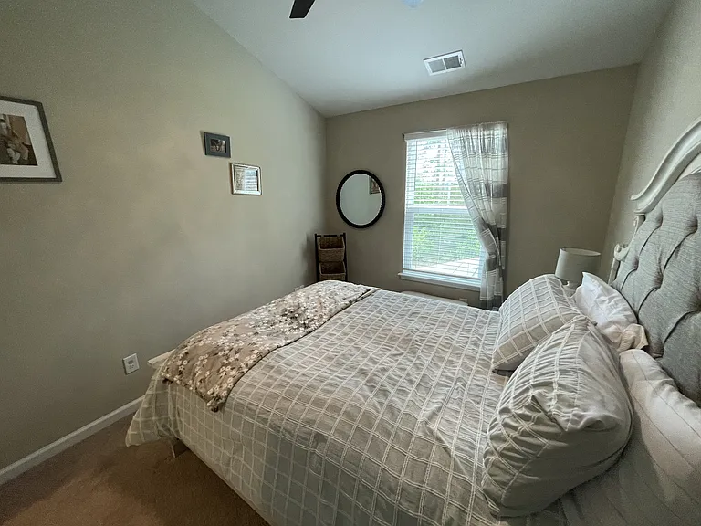Bedroom 2 - view 2