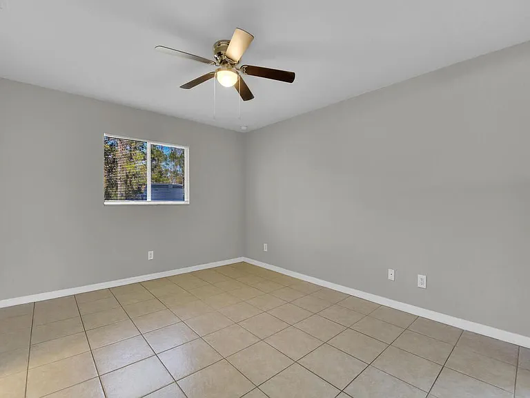 801 Meadow Rd — Photo 10