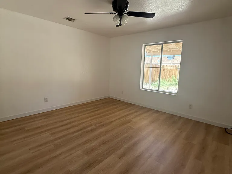 383 Swan Dr — Photo 17