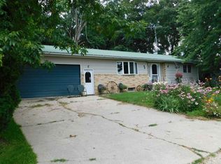 3186 Victory Ave, Cresco, IA 52136