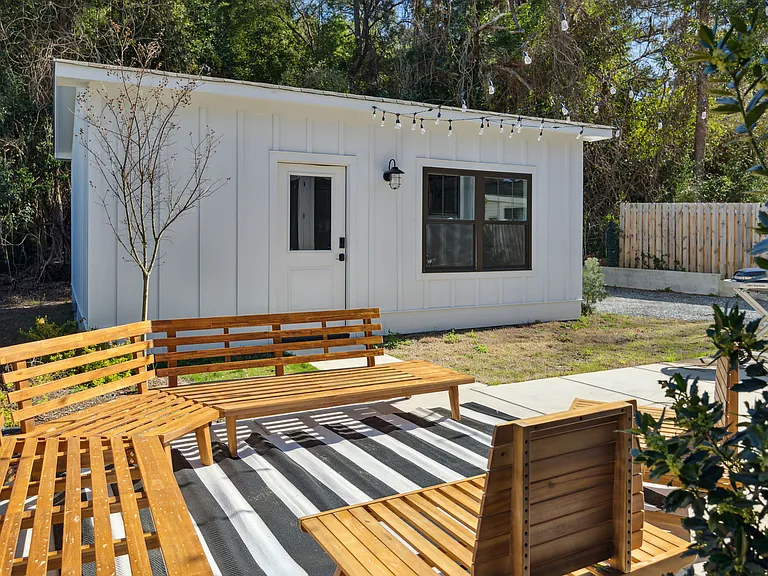 755 N Ashe St — Photo 28