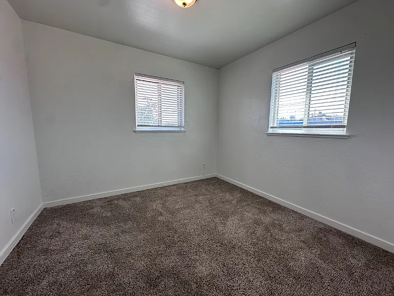 1526 N Ulster St — Photo 5