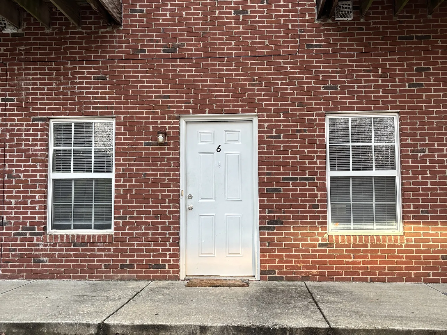 927 Redbud Apartments — Photo 1