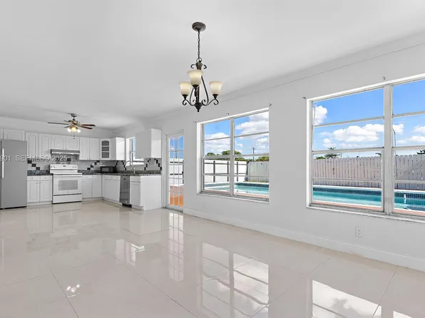 2601 Acapulco Dr, Hollywood, FL 33023