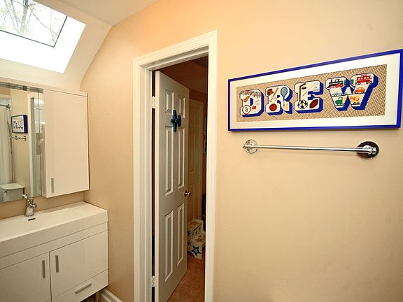Jack and Jill bath