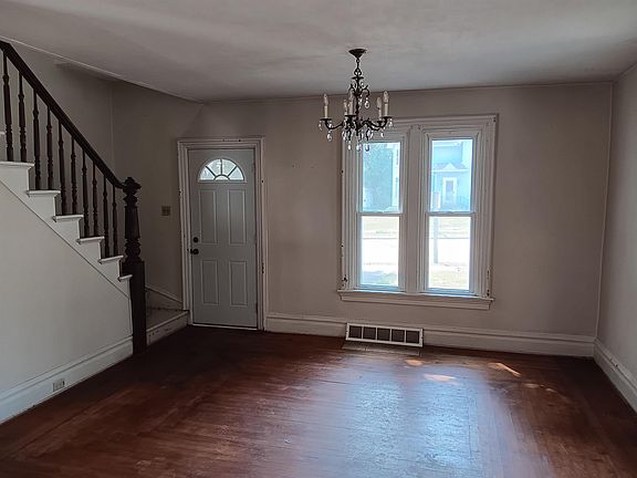 2nd image of 212 Spring St