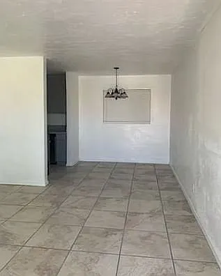 Recently remodeled 3BR/1BA duplex located just off Broadway and Swan, offering a clean and modern! — Photo 2