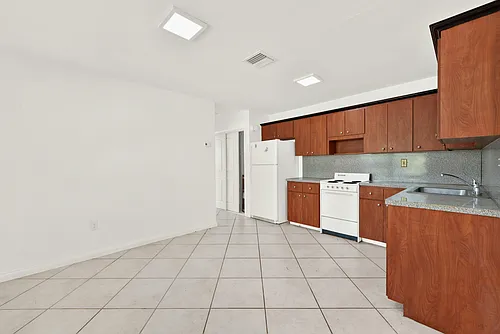 340 Madeira Ave Photo 1