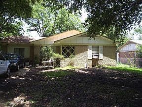 1st image of 2215 Loyce Dr