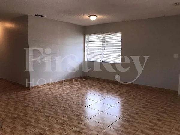 1211 N 74th Way — Photo 10