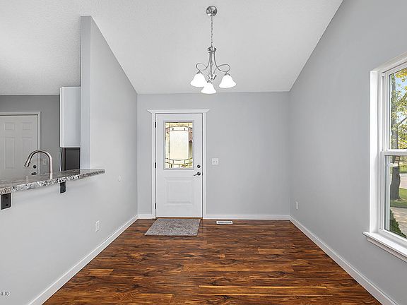 3rd image of 163 Great Northern Ln