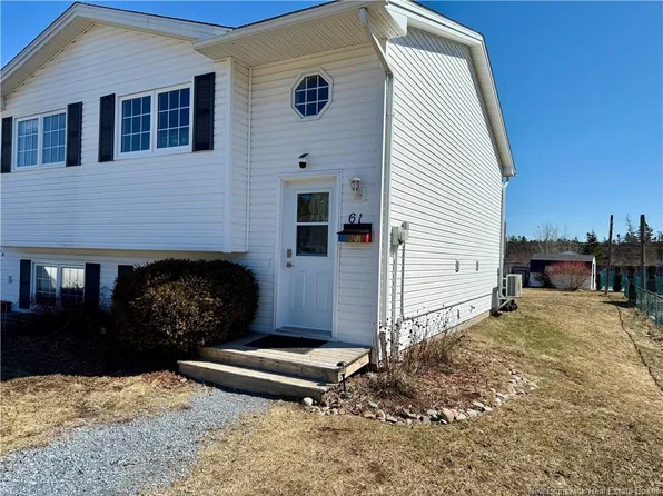 61 Downsview Dr, Saint John, NB E2M 7X4