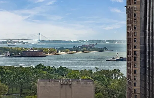 Rented by Brown Harris Stevens | media 20