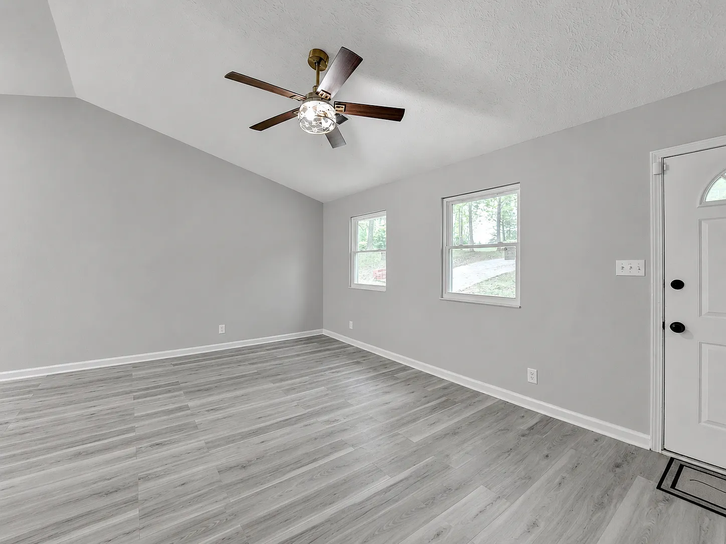 4 bed, 2112 sqft, $2,500 — Photo 4