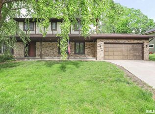 3 Wildwood Trl, Bettendorf, IA 52722