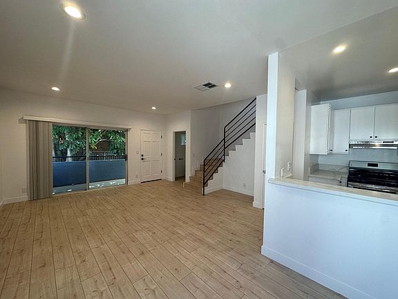 5th image of 1212 N Gower St APT 109