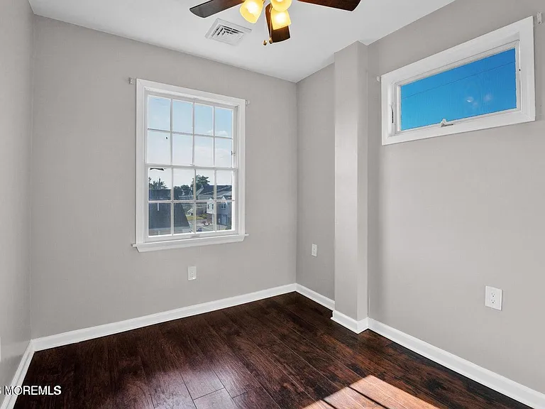 401 Spruce St — Photo 15