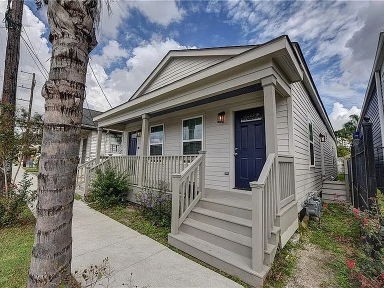 Aubry St — Photo 1