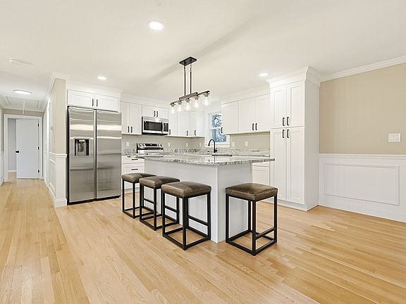 5th image of 26 Harding St