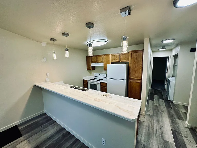 Quail Manor Townhomes — Photo 10