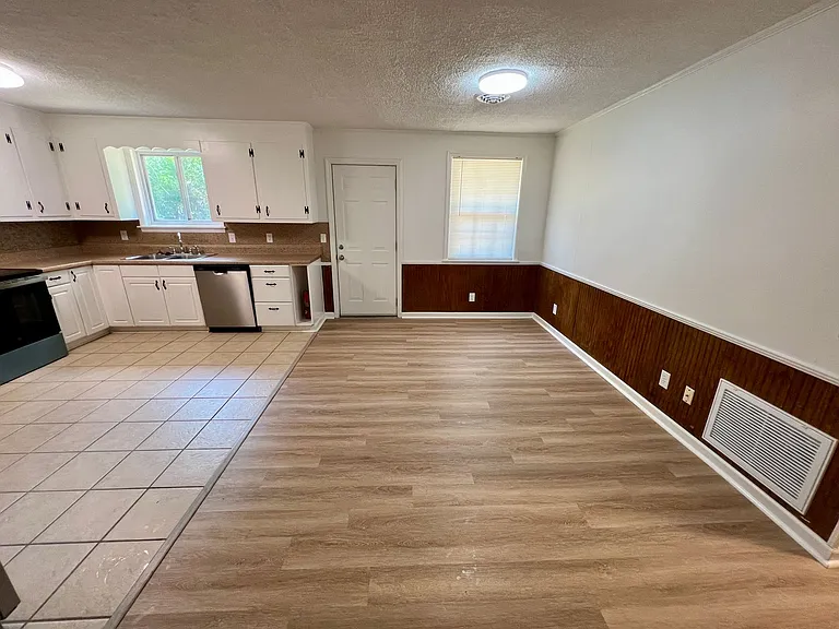 213 Kingnut Dr — Photo 5