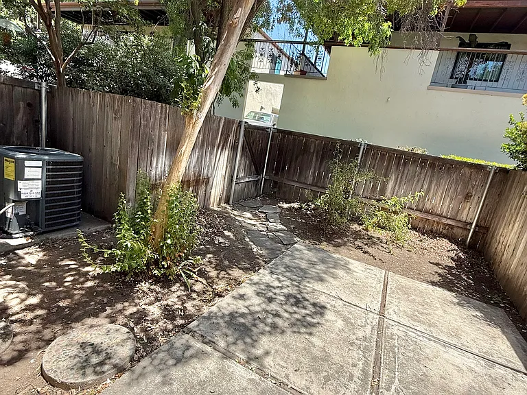 1360 Oxford Ave #5 — Photo 12