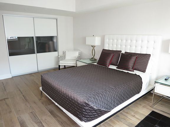 4th image of 1800 N Bayshore Dr APT 2211