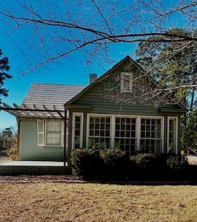 2nd image of 118 Parkway Dr