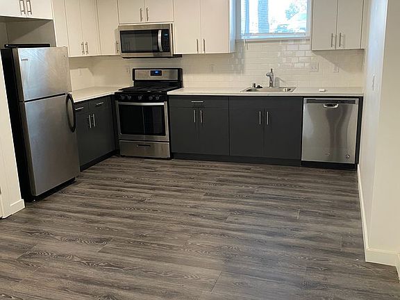 4th image of 1714 Columbia St W #305-10
