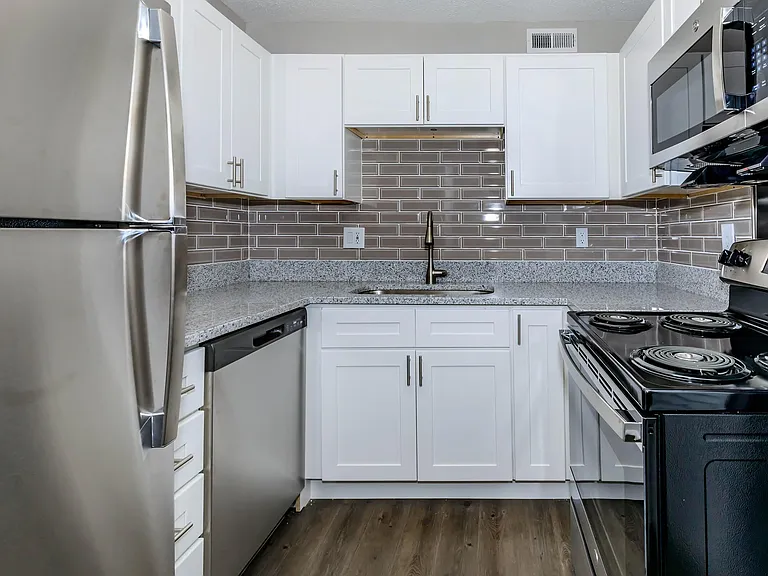 Brighton Valley Apts — Photo 56