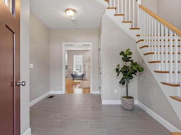 3rd image of 4 Jewett Rd #4