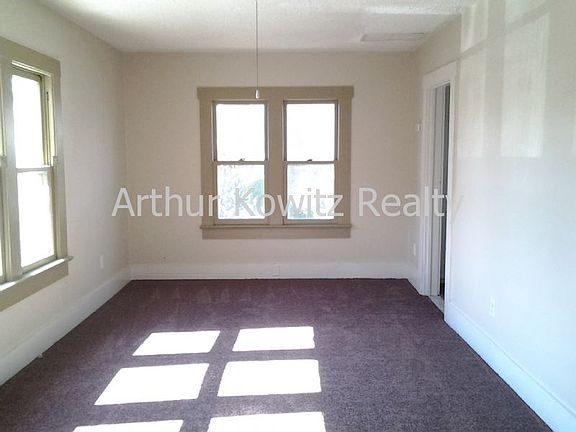 3rd image of 715 Davis St APT 2