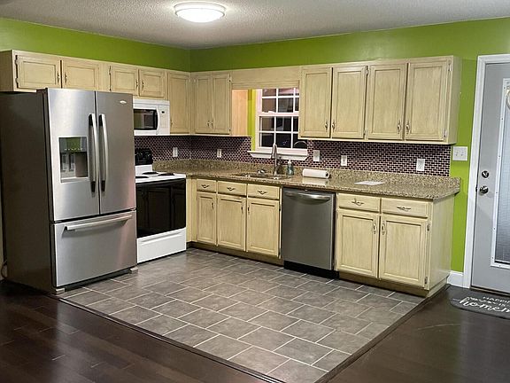 4th image of 106 Benwood Trl NE