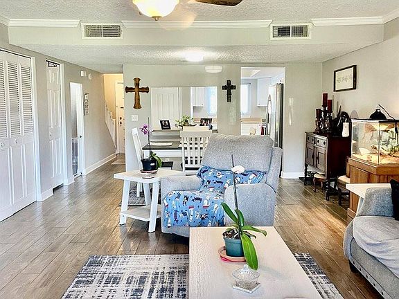 3rd image of 3870 Mission Dr Unit 1
