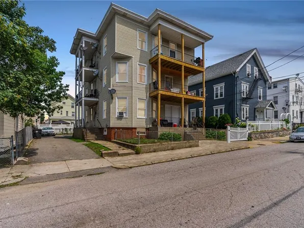 127-129 Sumner Ave, Central Falls, RI 02863