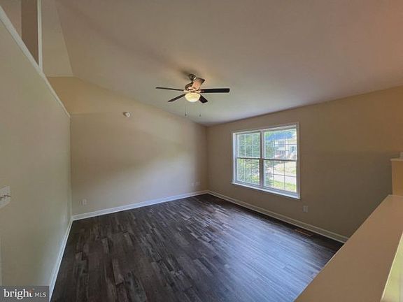 3rd image of 1109 Oakland Dr