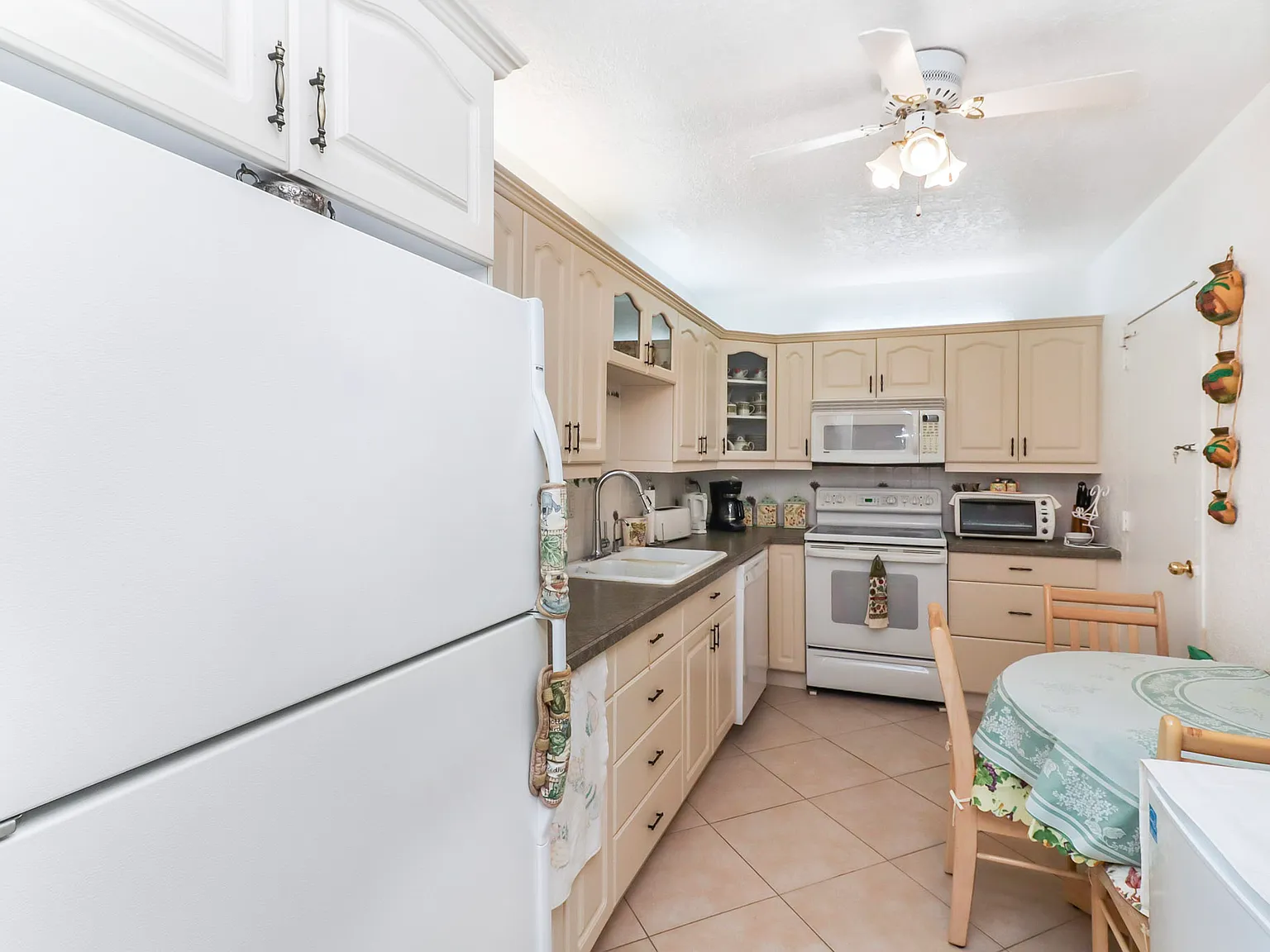 1 bed, 1.5 bath, 950 sqft, $4,000 — Photo 4
