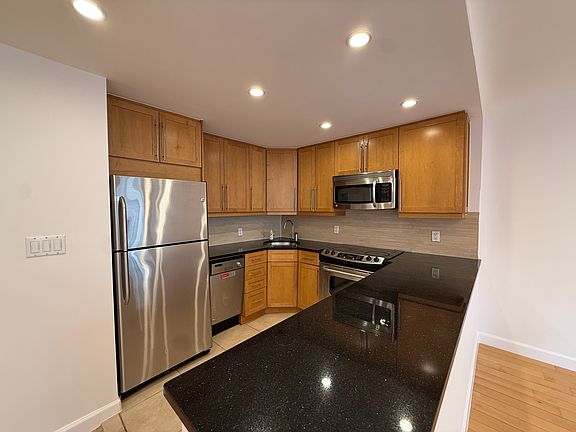 5th image of 234 W 27th St #4
