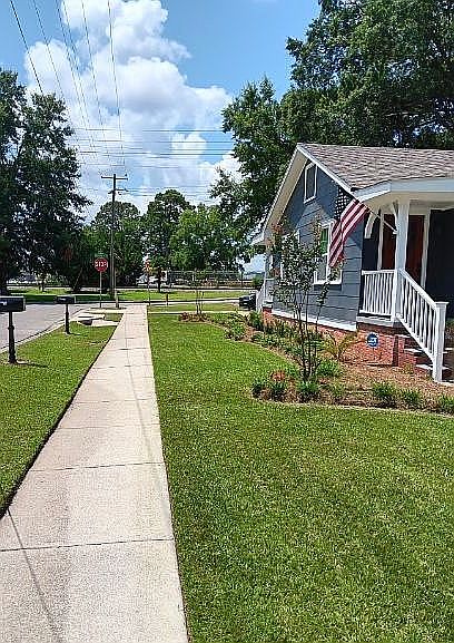 2nd image of 608 Tuttle Ave