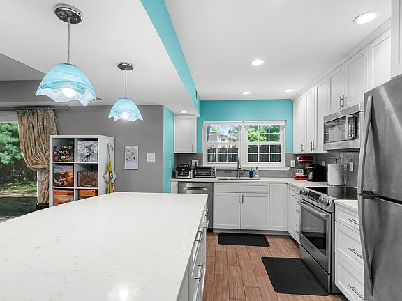 5th image of 7760 New Providence Dr APT 2