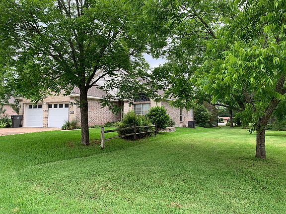 2nd image of 105 Jasmine Ct